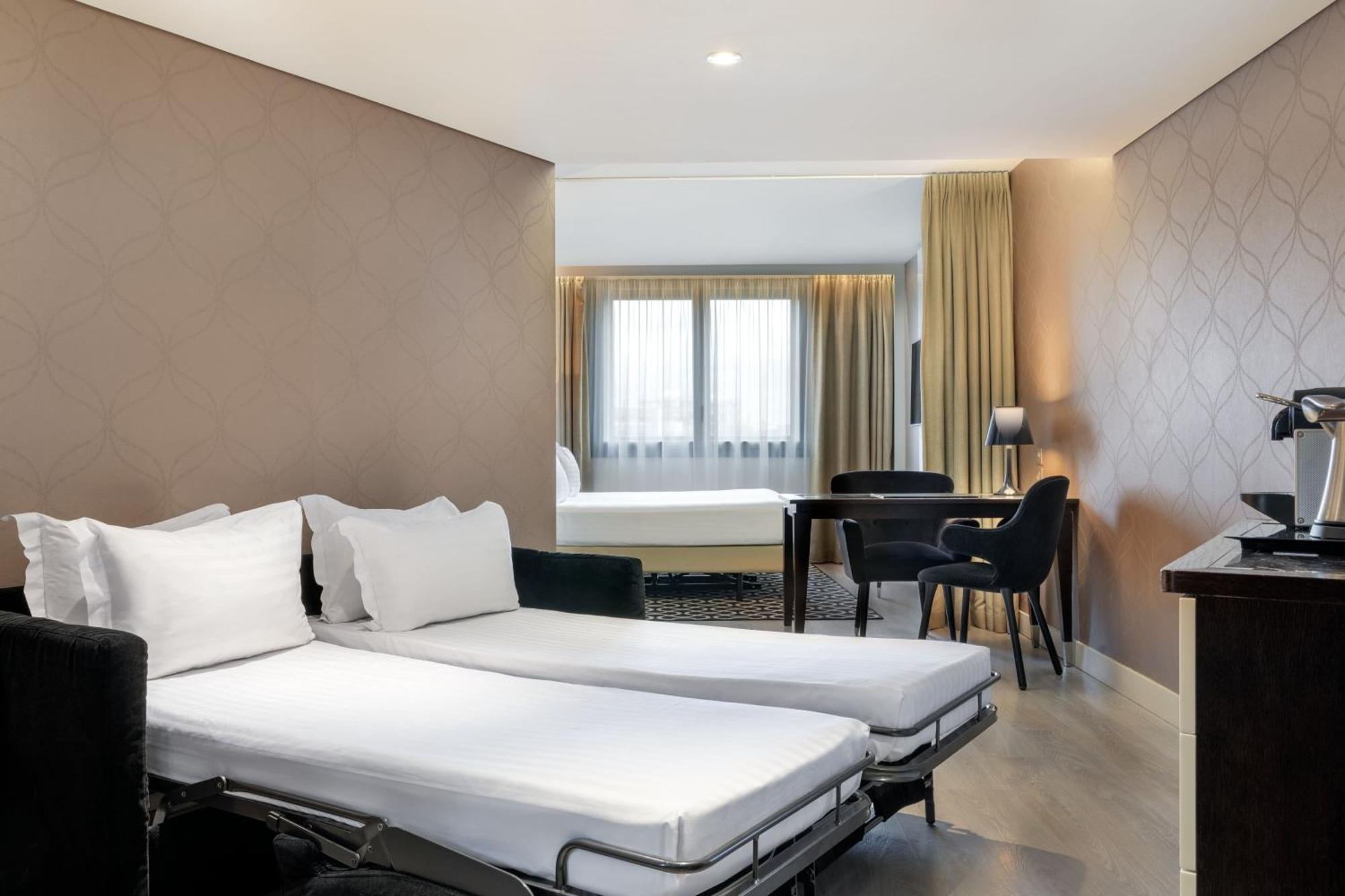 Ac Hotel Paris Porte Maillot By Marriott Exterior photo